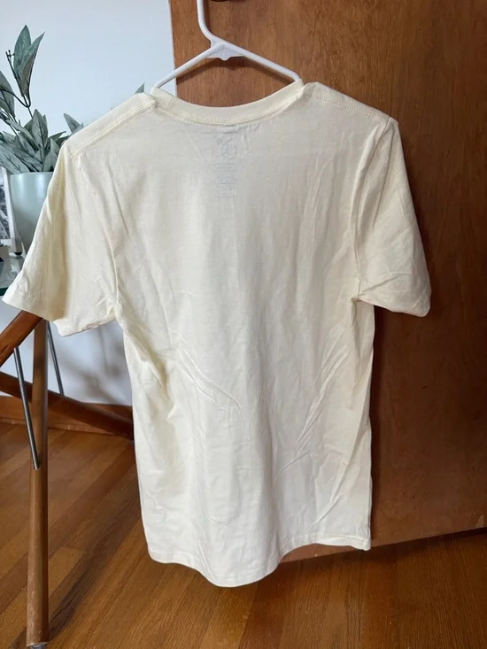 Sabrina Carpenter Graphic Tee - Picture 4 of 4